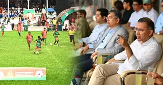 প্রাথমিক বিদ্যালয় গোল্ডকাপ ফুটবল টুর্নামেন্টের ফাইনাল দেখতে গেছেন প্রধানমন্ত্রী
